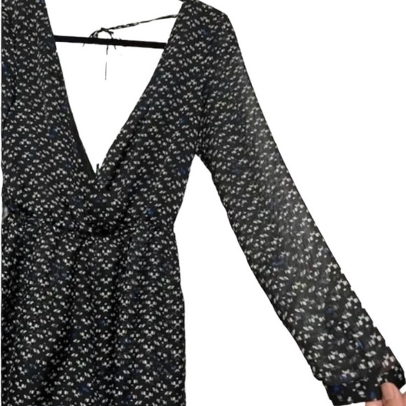 Revolve-BCBGeneration Surplice Romper in Black Combo Size M Tie Back Long Sleeve - Picture 4 of 12